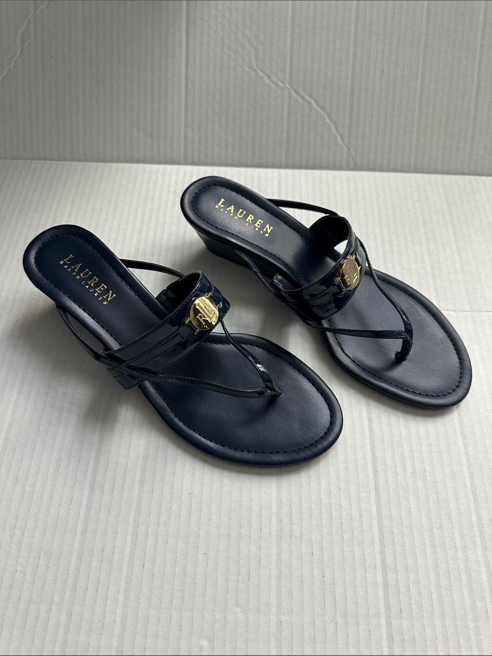 Lauren Ralph Lauren Navy Patent Thong Wedge  Sandals with Gold Accent Sz 9.5 B